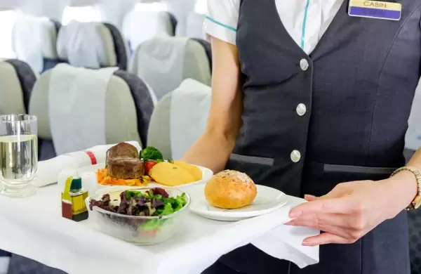 ¿Cómo saber si mi vuelo incluye comida Iberia?